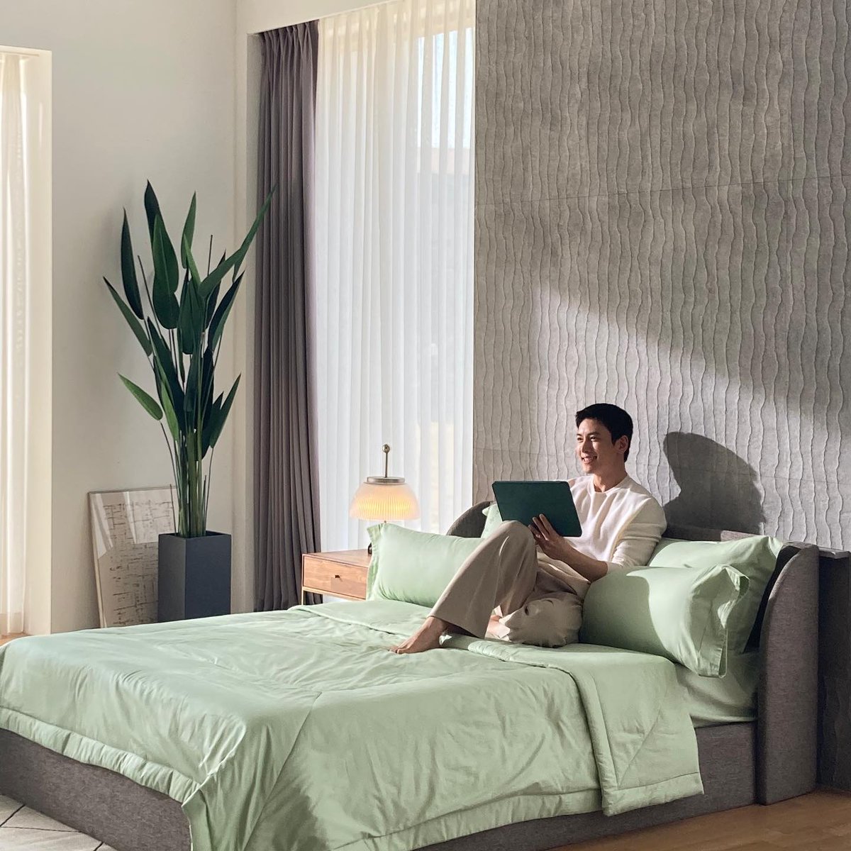jcwturkey's tweet photo. [09042022]
Ji Chang Wook Instagram paylaşımı 

#darikamar #nyamanbersamamu @kintakun_Collections #광고
"#odadan #seninlerahat @kintakun_Collection #reklam "

#jichangwook💕 https://t.co/PgWDXFInb3