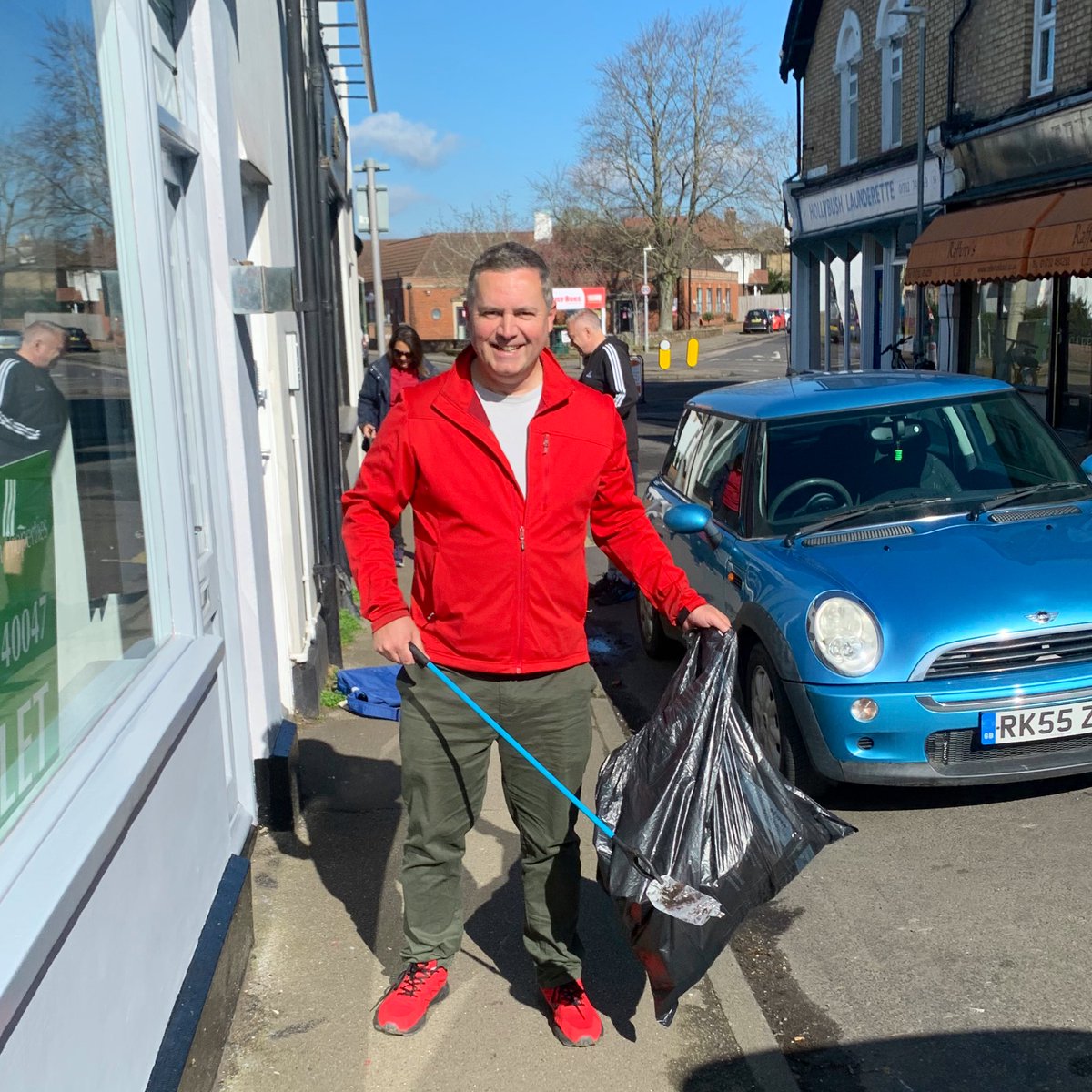 Perfect weather for a litter pick in Sevenoaks. 
#gbspringclean #bigbagchallenge