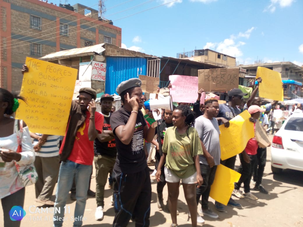 Miss_Shovy's tweet photo. We demand the release of our fellow comrades,there is a right to peaceful protest 
#FreeKasarani4
#NJAARevolution
@IMLU_org 
@Rrajab 
@KorogochoC 
@UhaiWetu 
@DCI_Kenya 
@43Social https://t.co/Jmoz4FCDIe