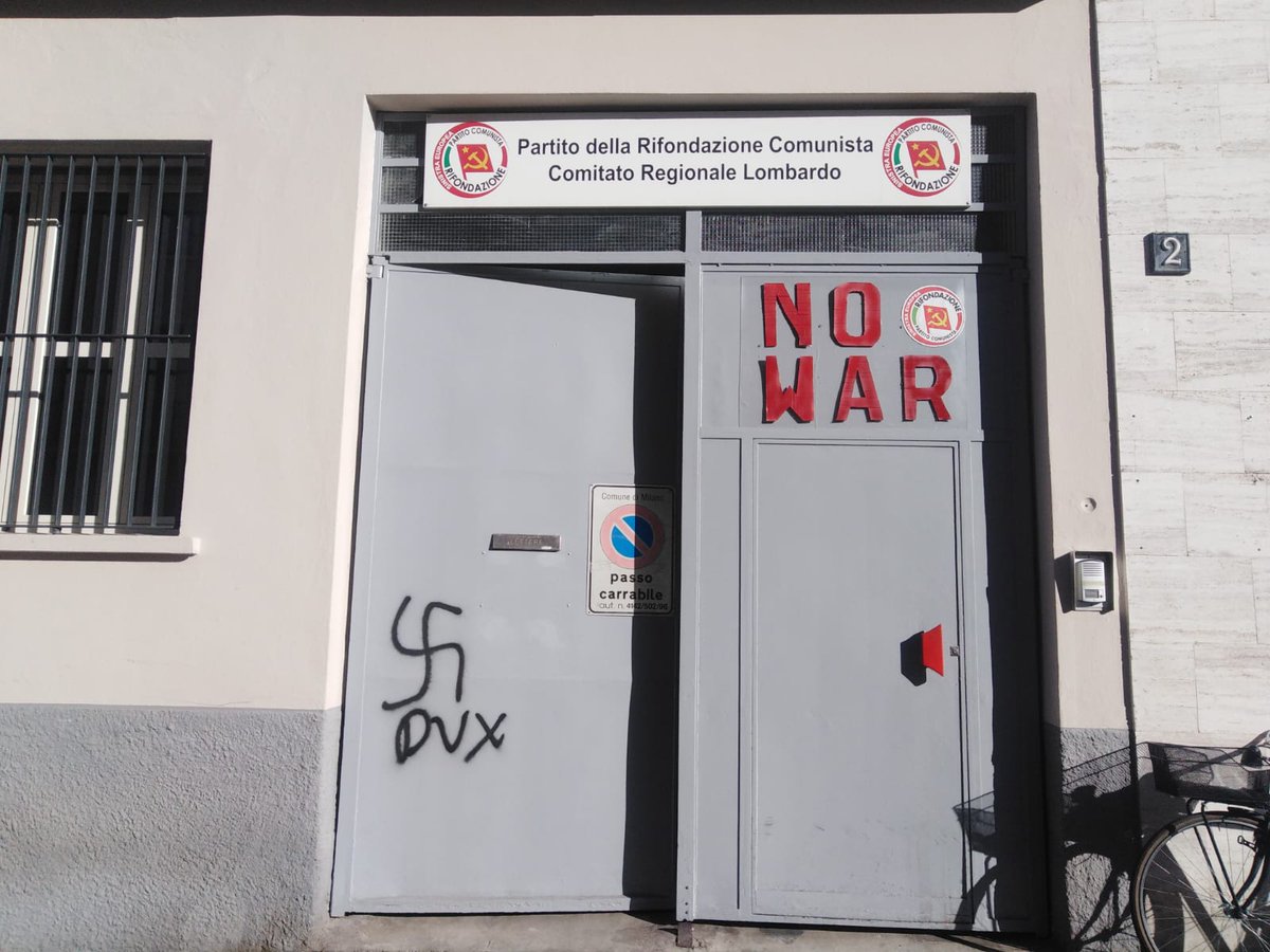 Fabrizio_Baggi's tweet photo. Questa notte è stata imbrattata la porta della nostra sede regionale @prc_lombardia e provinciale #Milano @PRC_Milano. Evidente il fine provocatorio a poche settimane dal #25Aprile. Chi difende i valori della #Libertà è della #Costituzione #Antifascista li disturba. #nopasaran https://t.co/Chd508NcBS