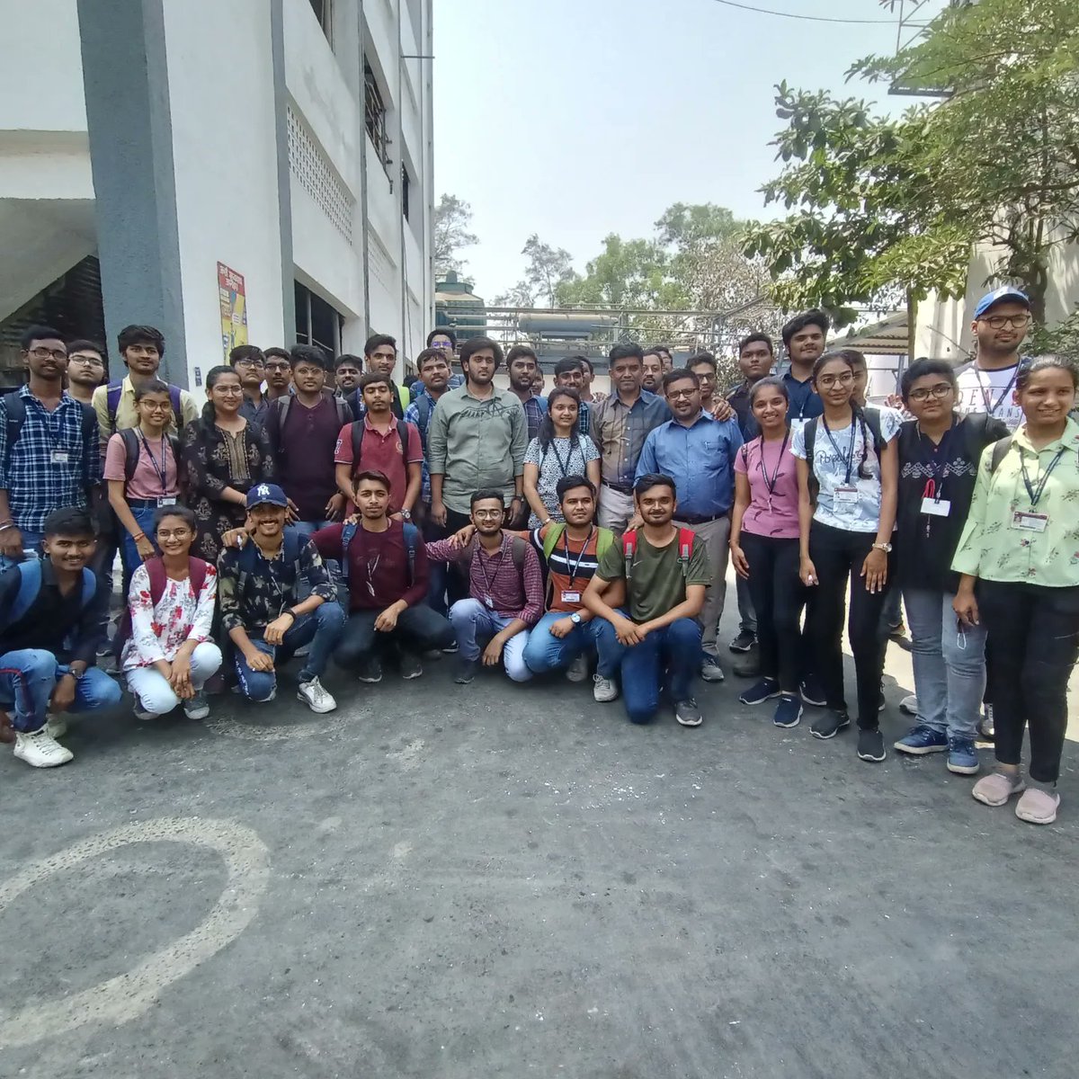 rvpchem2211's tweet photo. Government Engineering College Valsad 45 member students had visited Krishna Fine Chem, Vapi and HAP Chemicals, Vapi to enhance their knowledge under the #StudentsChapter activities of Vapi Regional Centre of @IicheH https://t.co/biuSGZCVYk
