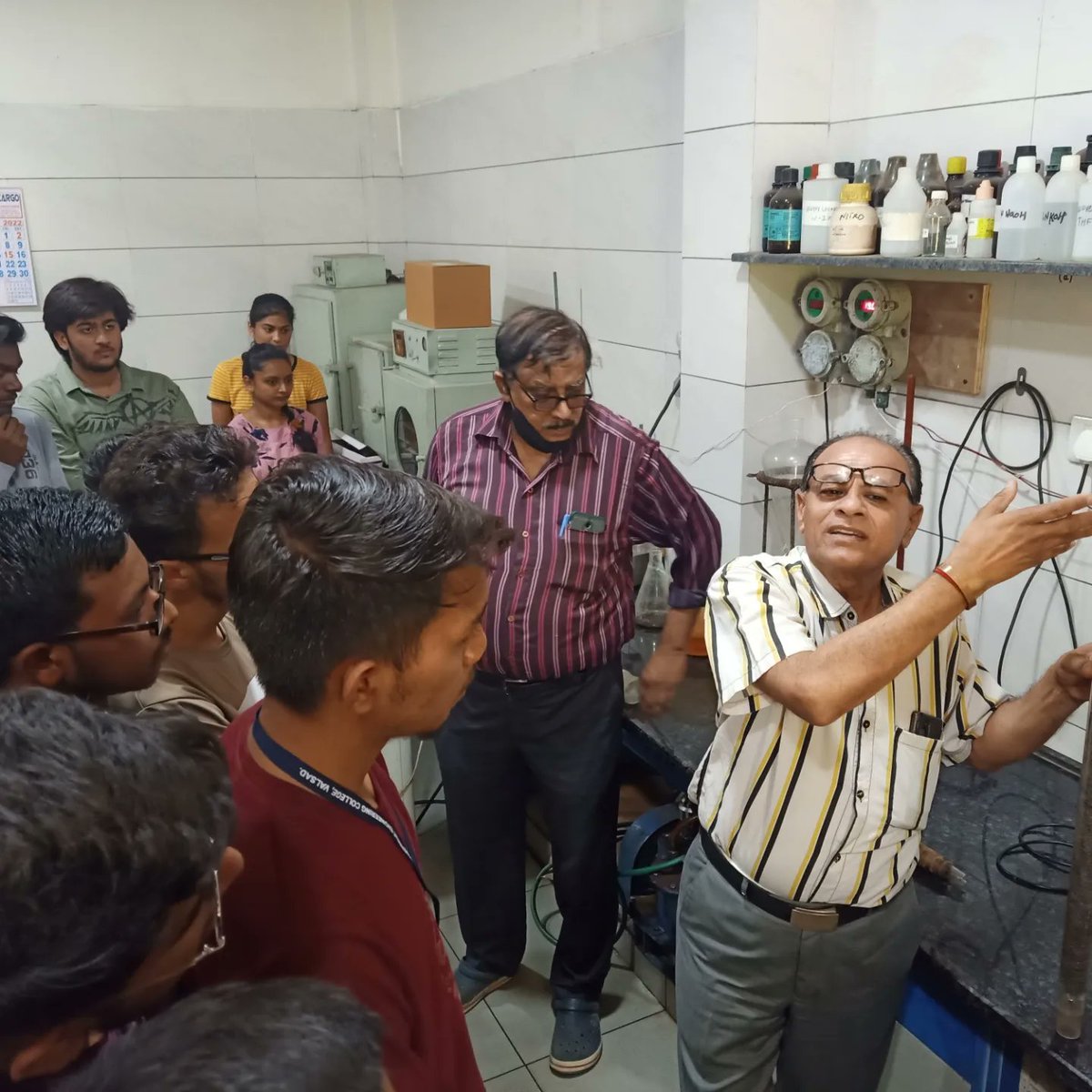 rvpchem2211's tweet photo. Government Engineering College Valsad 45 member students had visited Krishna Fine Chem, Vapi and HAP Chemicals, Vapi to enhance their knowledge under the #StudentsChapter activities of Vapi Regional Centre of @IicheH https://t.co/biuSGZCVYk