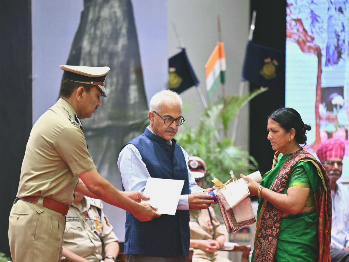 crpfindia's tweet photo. Sh. Ajay Kumar Bhalla, Home Secretary garlanded the urn containing the soil of Sardar Post in solemn #ValourDay ceremony, and presented Gallantry medals to #CRPF Bravehearts and family members of Bravehearts who have been awarded gallantry medals posthumously. https://t.co/BdwdQlVAGO