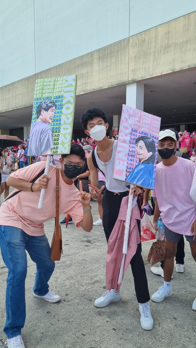 arlyntan's tweet photo. We dropped by Pampanga's Robinson Mill  before heading to Baguio... Energy !!!! 
#PampangaIsPink #LetLeniLead
#LetLeniKikoLead2022  #LeniRobredo2022 #LeniKikoAllTheWay https://t.co/PBp6Zgd5q6