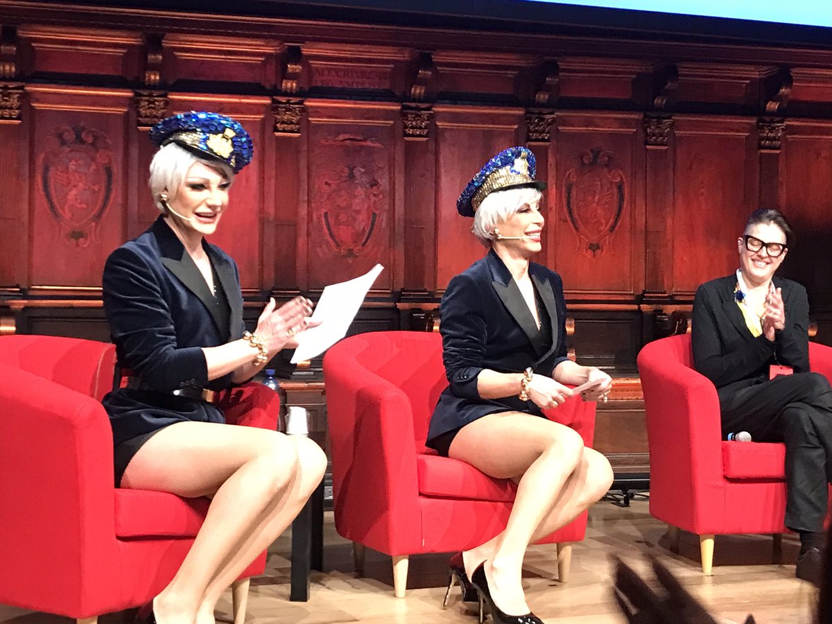 beagofy's tweet photo. @KarmaBofficial esseri mitologici metà esseri umani metà #raffaellacarrà bandiera di libertà. 
#IJF2022 @gNellerba https://t.co/prUEPcEL58