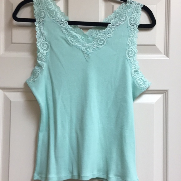 BeYouSpa's tweet photo. So good I had to share! Check out all the items I'm loving on @Poshmarkapp #poshmark #fashion #style #shopmycloset #augustsilk: https://t.co/vlL8Hyyfdz https://t.co/Vgnn87sQJi