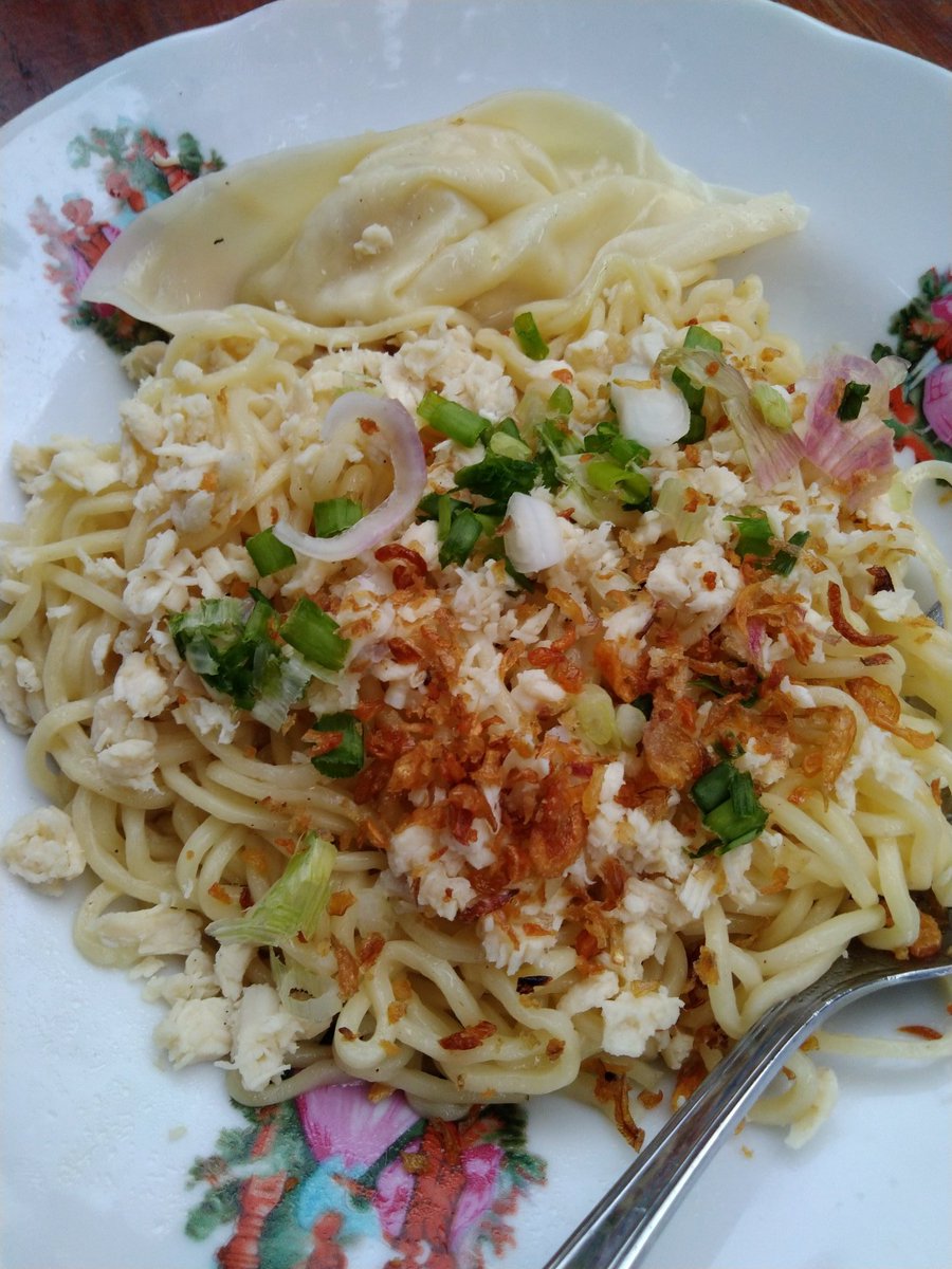 Paket hemat cuimie Kalcer 15rb sudah termasuk teh! Ayo makan cuimie di Kalcer! Selamat berbuka puasa! #kalceria