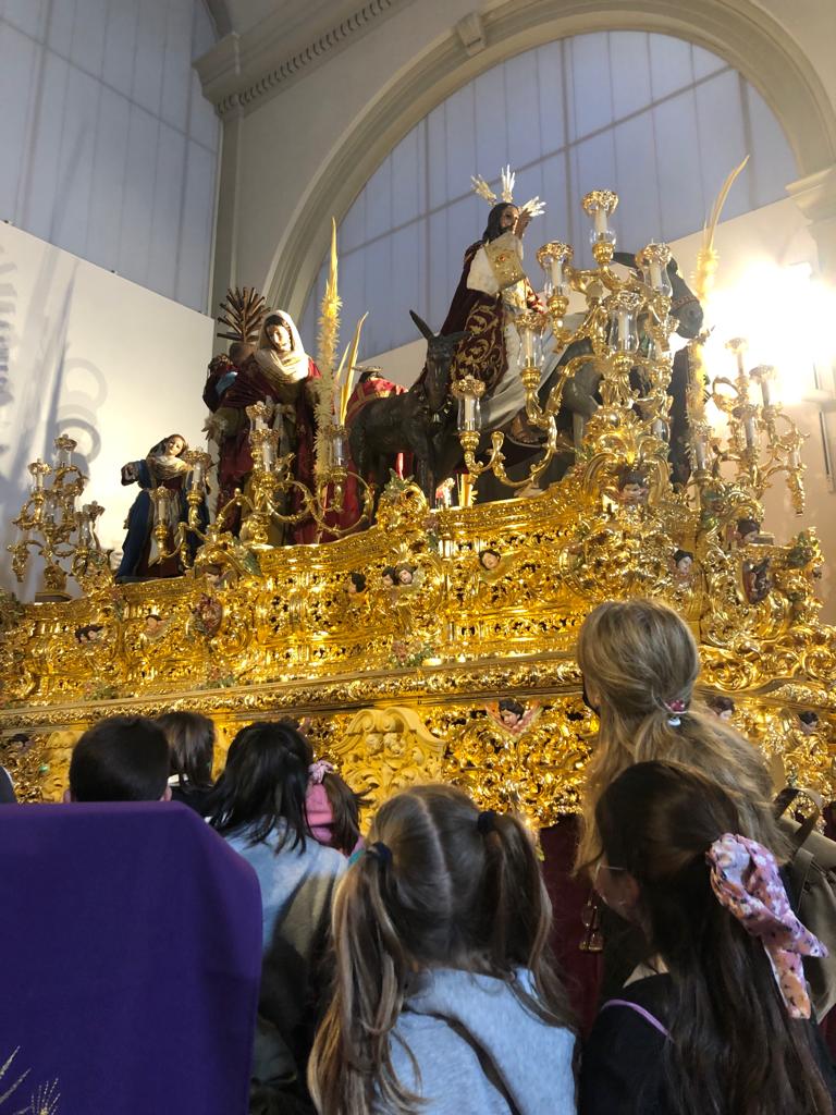 Ayer #ViernesDeDolores nuestro alumnado de 1º y 2º de EP visitaron las sedes canónigas de <a href="/borriquillaypaz/">Cofradía Borriquilla de Granada</a> y <a href="/HdadEsperanza/">Hermandad de la Esperanza. Granada.</a> Muchas gracias por abrir vuestras casas, acogernos y enseñarnos vuestro tan preciado #patrimonio