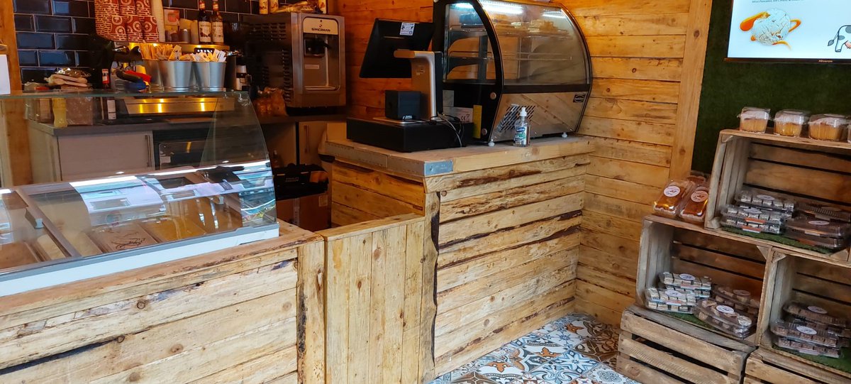 AnchorData's tweet photo. Best wishes the BarnYard Dessert & Milkshake Bar in #Ballymoney who had their grand opening this week. Off to a great start by choosing to go with our industry leading #ADStouch #ePOS System - available to Rent or Buy. Call 028 9074 0315 https://t.co/jpjuonZDvo
