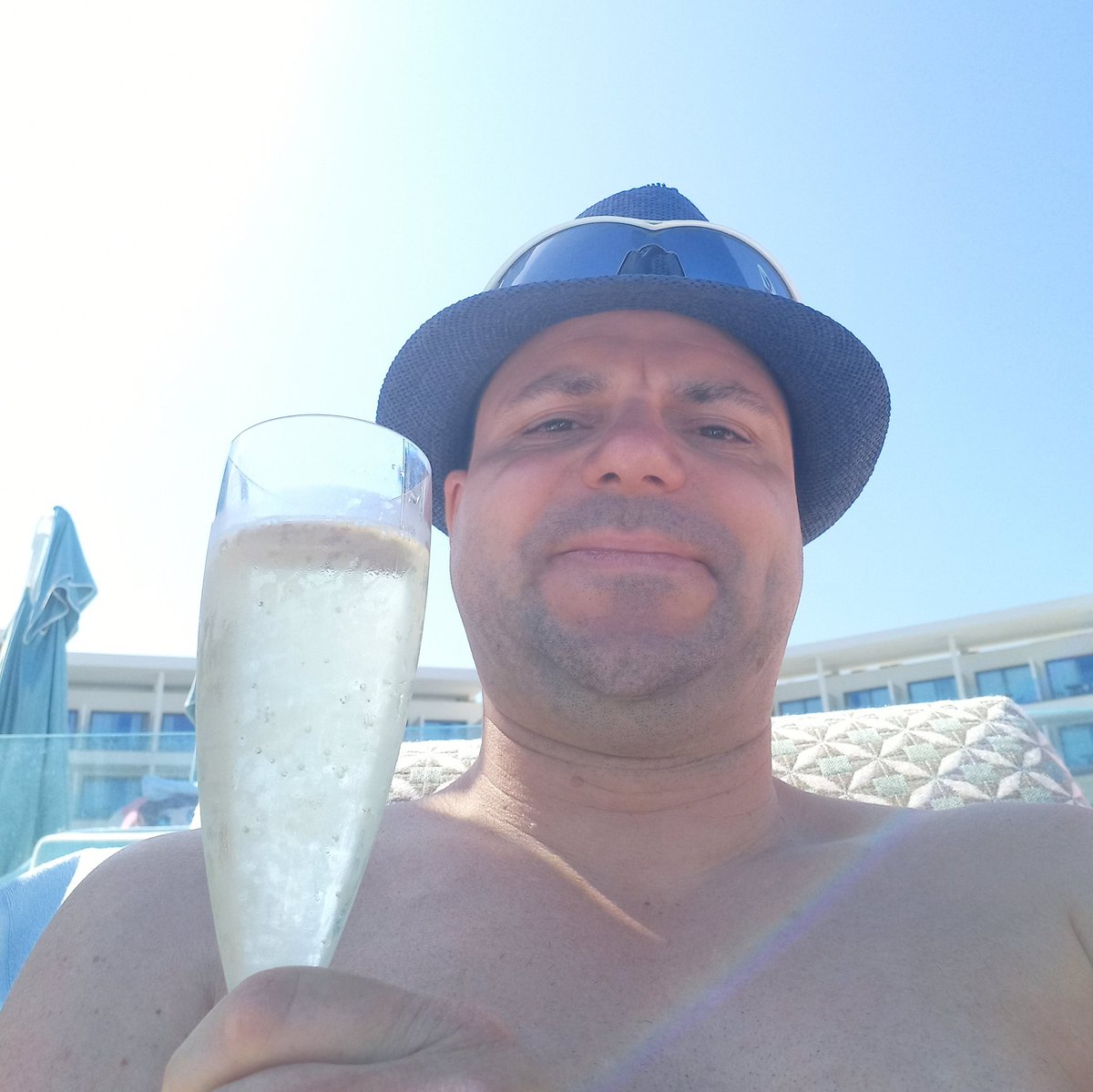 TomVdKeybus's tweet photo. Door dag wijziging van de #MATCHDAY van @official_rafc zalt straks van op het terras zijn ipv van op T4. Maar dan roepen we #Cyprus mor wakker #COYR #loveRAFC #antcer #NieuweProfielfoto https://t.co/8XhyuRXUiY