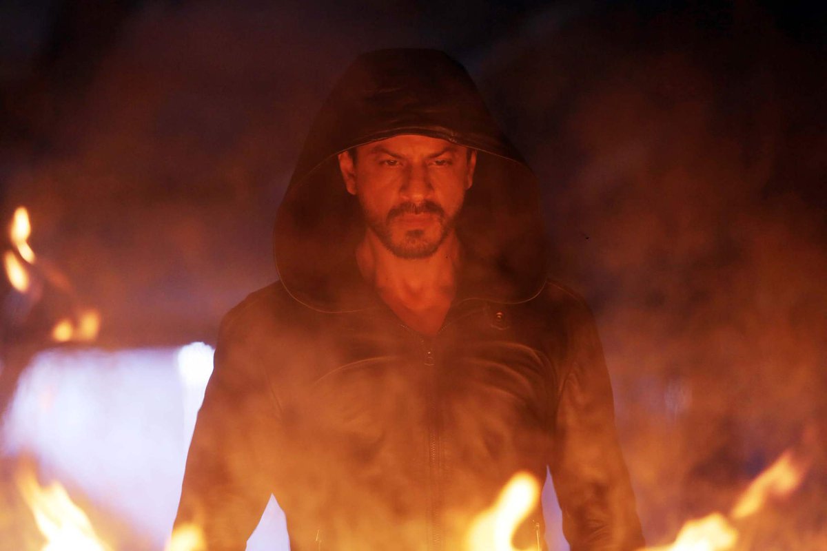 srkian_shihab's tweet photo. ⚪ #Pathaan is a spy action thriller.

⚪ Atlee's movie is based on a heist. SRK will have a double role.

⚪ Hirani's movie will be on the topic of immigration.

SRK has the best and most exciting lineup. All his movies will be original. KING KHAN is ready to roar 🔥 https://t.co/WtsB50kNgV