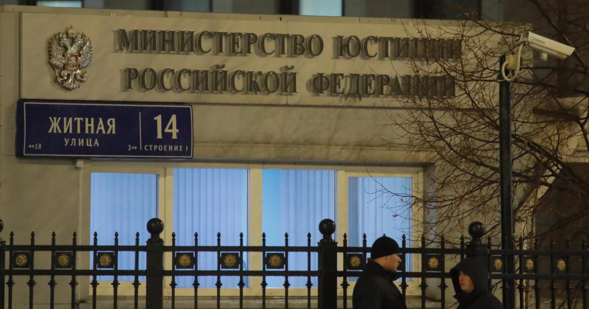 KenRoth's tweet photo. The Russian government cancelling the registration of Human Rights Watch will not halt our ongoing efforts to defend the rights of all Russians as well as to protect civilians in Ukraine. Our determination is stronger than the Kremlin's censorship efforts. https://t.co/ADPFQaDzGa https://t.co/Y0WRHcTn9V