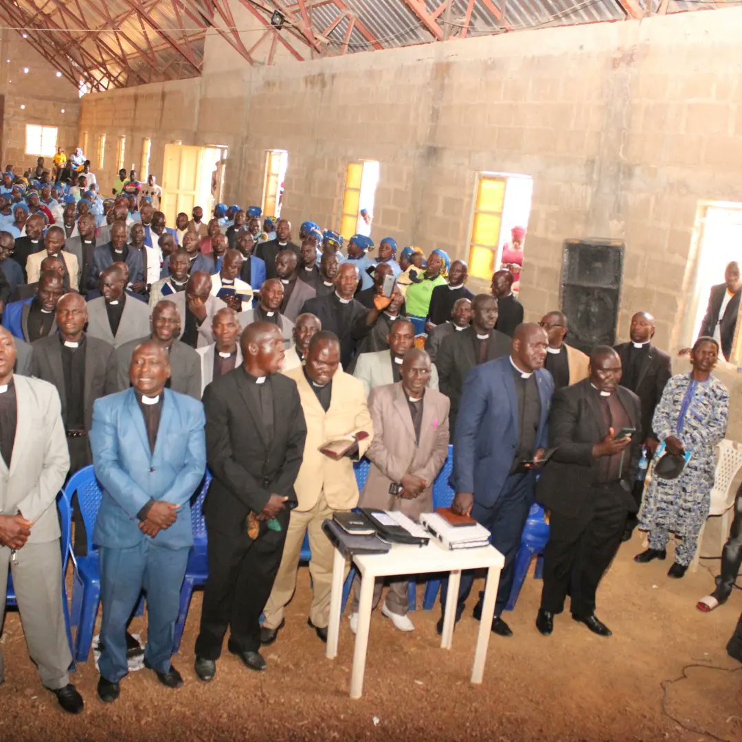CACWORLDNEWS's tweet photo. CAC PRESIDENT, Pastor SO Oladele AND HIS ENTOURAGE AT CAC CONFERENCE CENTRE IN BOKKOS, JOS.
#CACPRESIDENTIALTOUR
#CACPRESIDENT
#CACJOS
#CACOREKOYAREGION
#CACNEWS https://t.co/yx0cz7ShQx