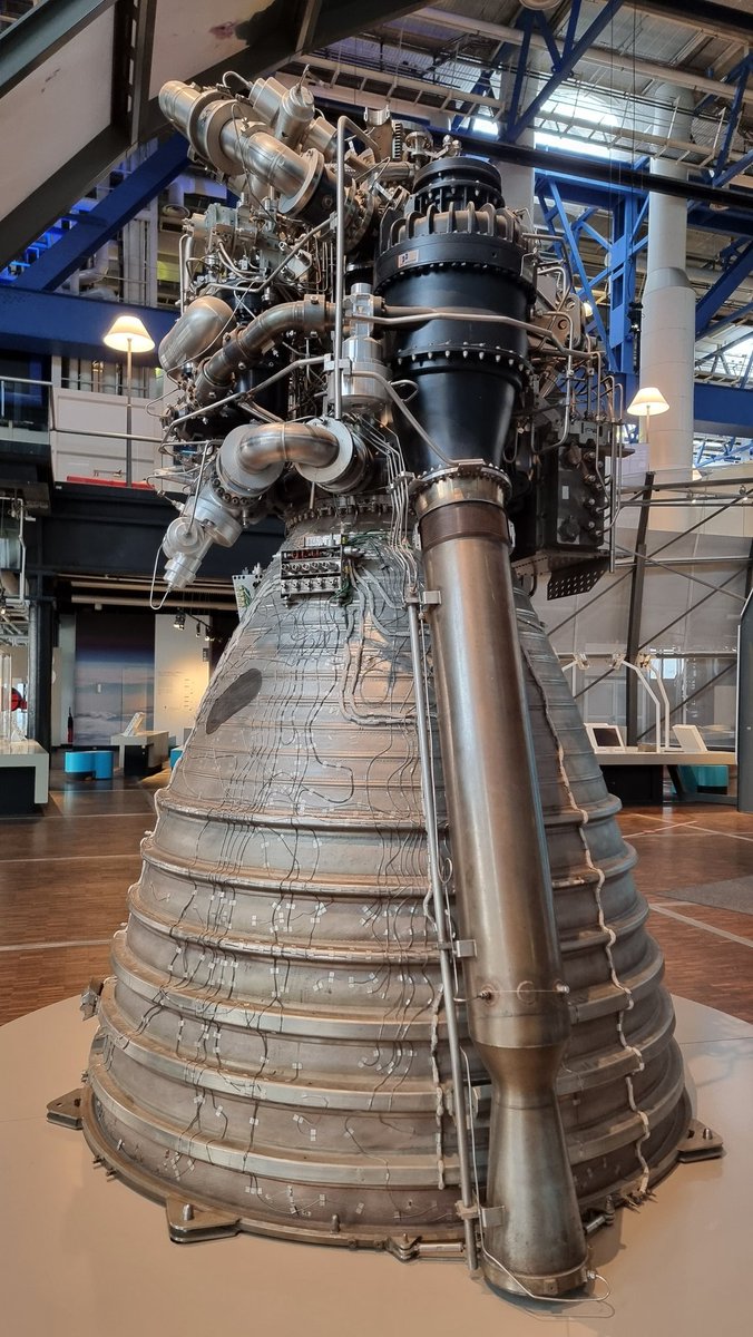 NiceBoy_Frenchy's tweet photo. Cité des Sciences Paris, moteur #vulcain #ArianeEspace ...
@SpaceExplorerW @SpaceScience_ https://t.co/szF2lM9QBW