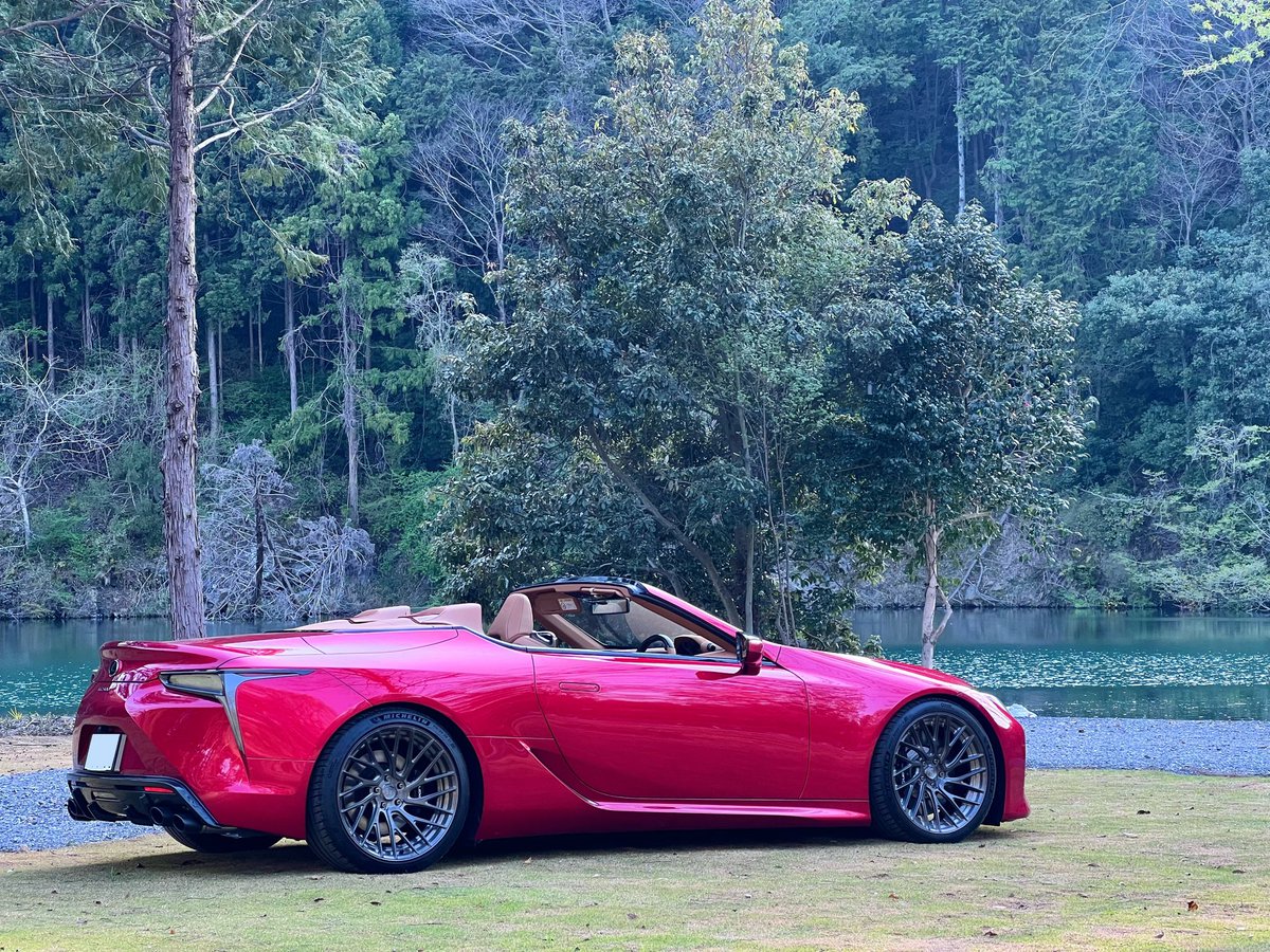 AlbertCamomille's tweet photo. LC500 Convertible
注文から完成まで約2年かかりましたがついに納車されました!
ノーマルを尊重しつつエクステリアやインテリアを更に上質に仕上げたようなコンセプトのカスタムです。
オープンカーで旅行するのが楽しみすぎるね😇
#LCconvertible #納車 https://t.co/9MKkJcKMpy
