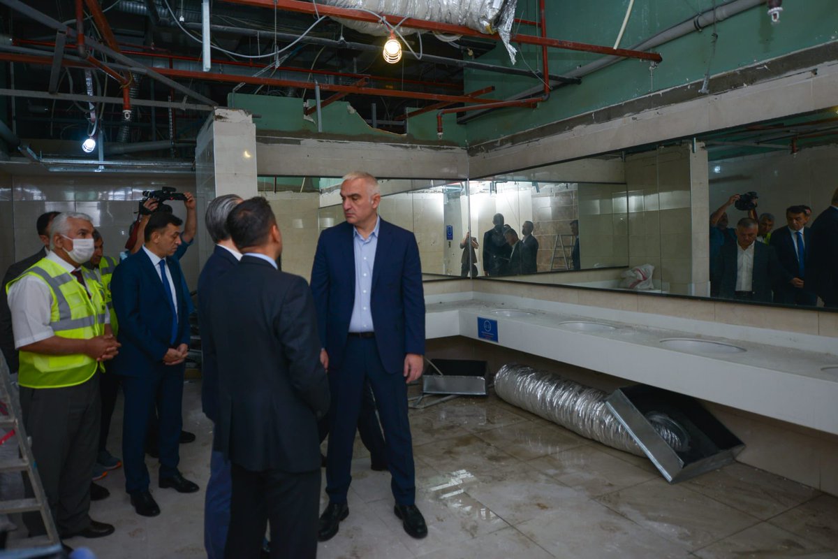 MehmetNuriErsoy's tweet photo. Dış hat yolcu sayısı bakımından ülkemizin ikinci büyük havaalanı olan Antalya Havalimanı’nın yıllık kapasitesini artırmak üzere hızla devam eden inşaat çalışmalarını yerinde inceledik. https://t.co/y4AevoxFxE
