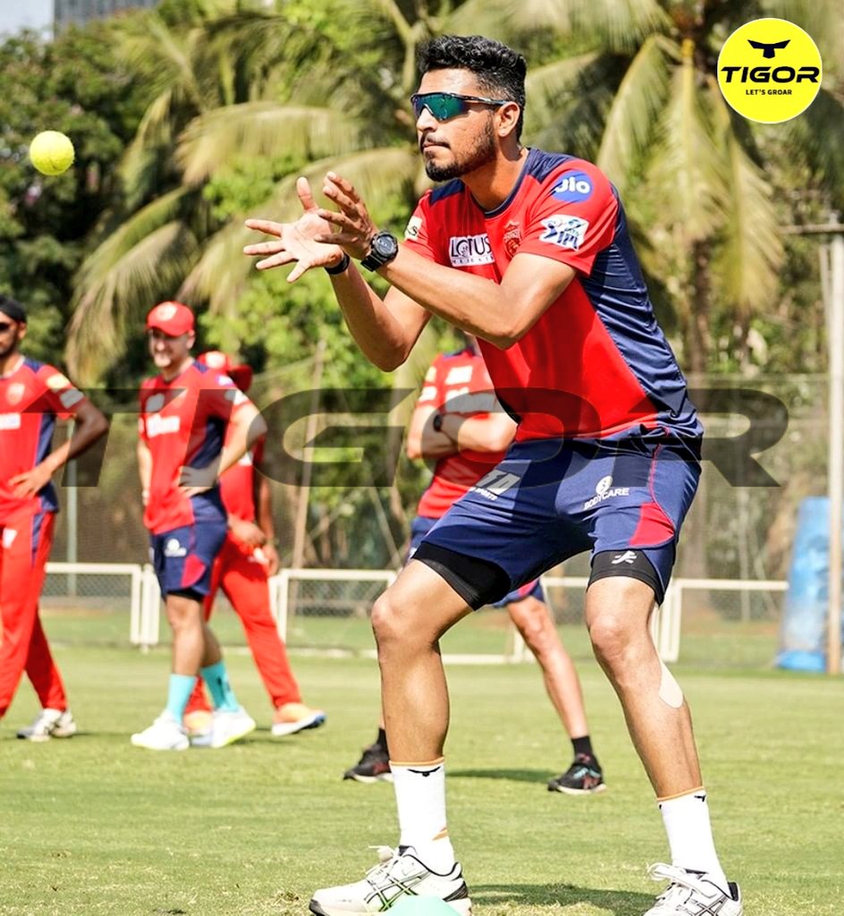 tigortweets's tweet photo. Thanks to Vaibhav Arora bhai from Kings XL Punjab, for accepting and appreciating Tigor Cricket Socks and Shoe Bag. 

#TATAIPL2022 #TATAIPL #IPL #IPL2022 #tigor #tigorcricketsocks #vaibhavarora #brand #socks #PunjabKings #GTvsPBKS https://t.co/DUZiAdqkIS