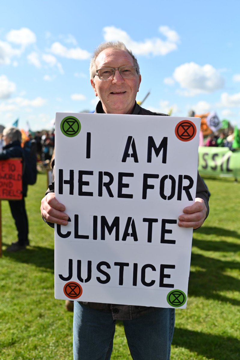 XRebellionUK's tweet photo. People are arriving to pressure for action and put a stop to oil in a #ClimateEmergency.
Will you stand by?
Or will you hop to it?
Lettuce pray the Government act now, cause it doesn't seem like they carrot at all about our future.
Yes, there's a bunny, come say hello. ๐ https://t.co/lTvmaW7ihS