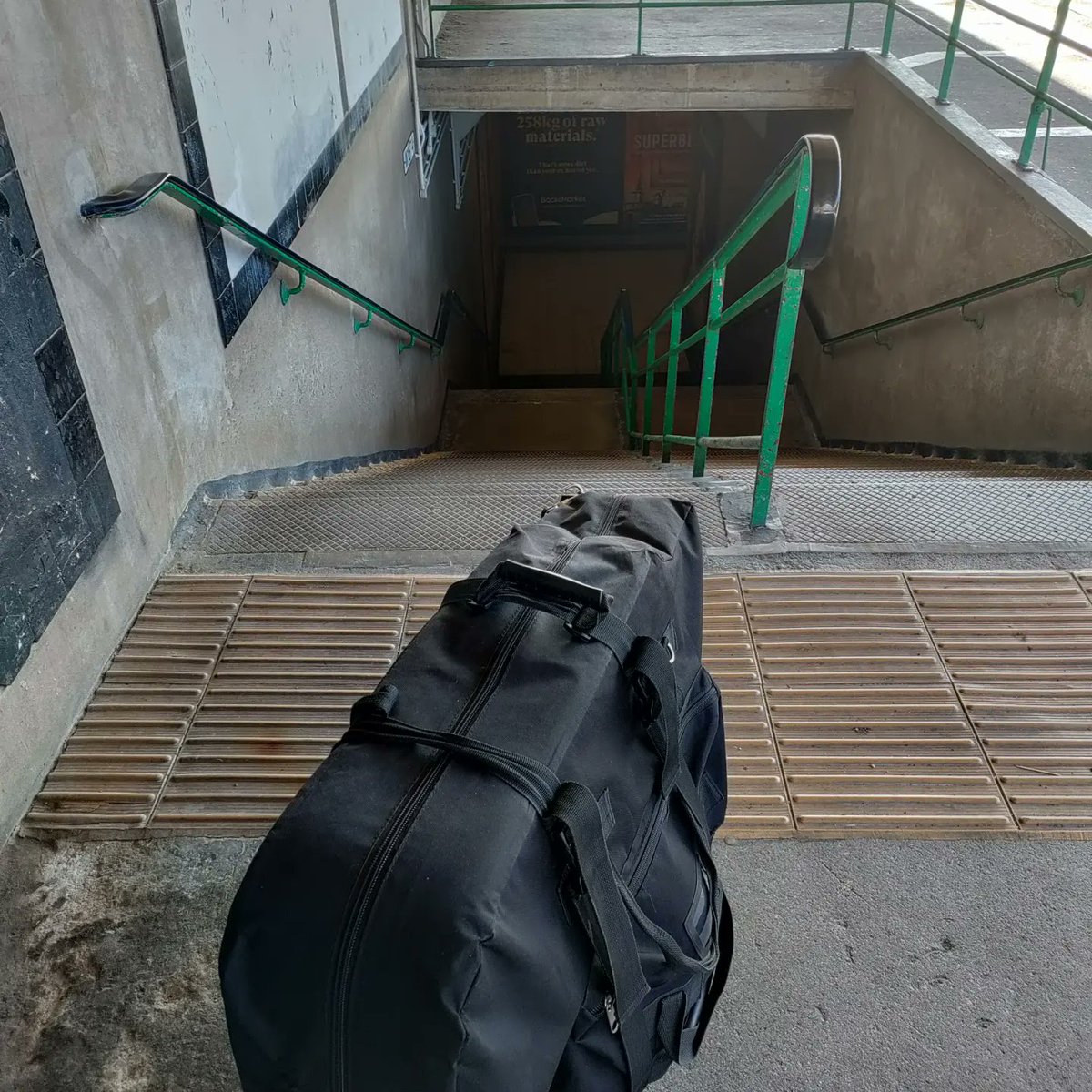 What you don't see me usually post when I show photos of my mobile treatment travels.

lsportsm.co.uk

#lotsofsteps #nostepfree #mobilemassagetreatment #mobilemassagelondon #mobiletreatments #mobilemassage