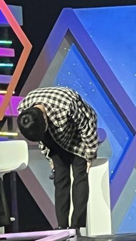 archiveforsoo's tweet photo. A 90 degree bow. DOH KYUNGSOO 🥺🥺🥺 https://t.co/TKZnHdFjyI