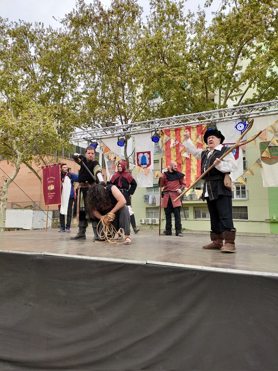 Ja hem arribat a la Masia de Canyadó! Tot i que aquest matí ens han atacat els pirates, que segueixi la festa!