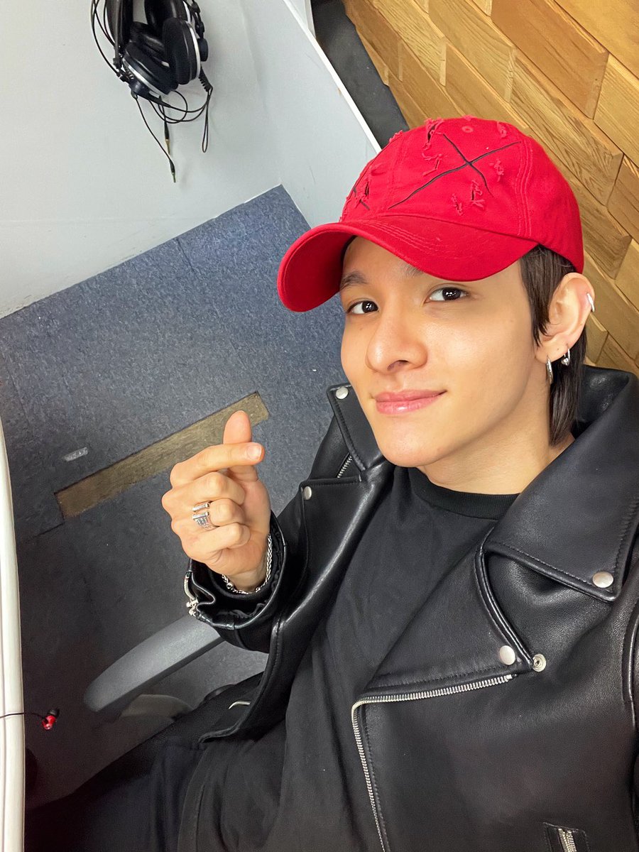 SAMUEL_twt_'s tweet photo. [#사무엘]

잠시 후 8시 아리랑 라디오 <Radio'n Us>에 사무엘이 출연합니다.
즐거운 주말에도 본방청취 잊지 말기😘

#SAMUEL #RADIONUS https://t.co/shXjNQFSff