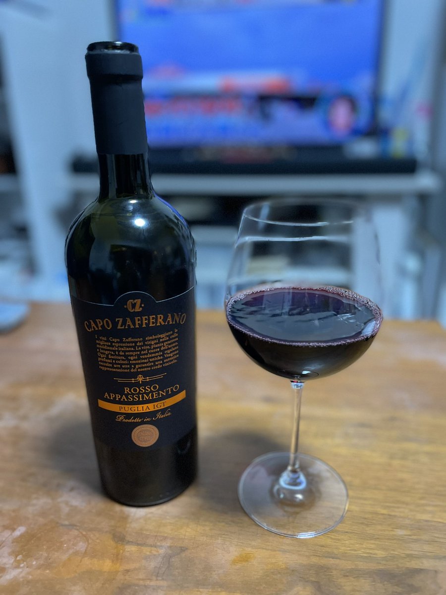 yama666zaki's tweet photo. コーヒーの後は ワイン🍷
( ^ ^ )/■¡Salud! まいうー
てか、こいつ コルクが普通よりも長いので 前に何度も折れたw
今日はもう折らずに抜いた😎
#赤ワイン #capozafferano #puglia https://t.co/7CdXVEot1E