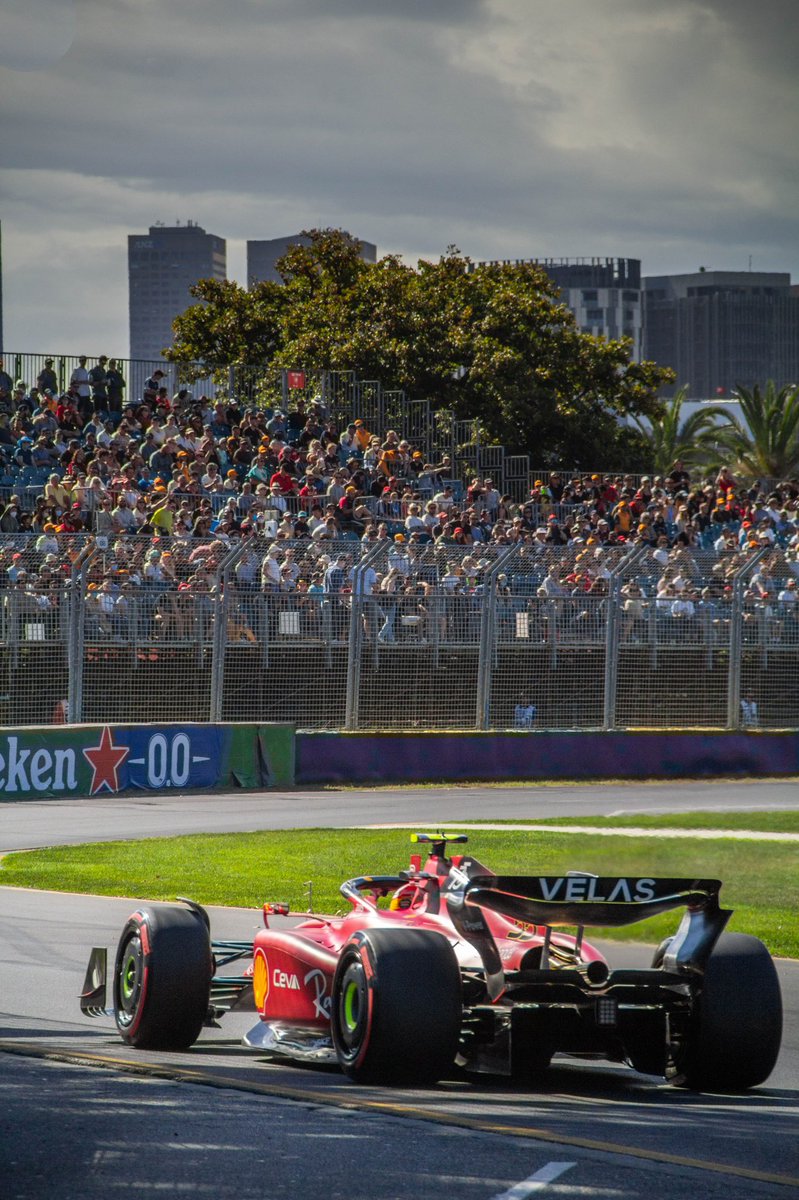 luc4sfoto's tweet image. Friday at the #AusGP 

First day of the cars being on track and got some pretty decent shots of the f1 cars in practice 1 and 2 :)
