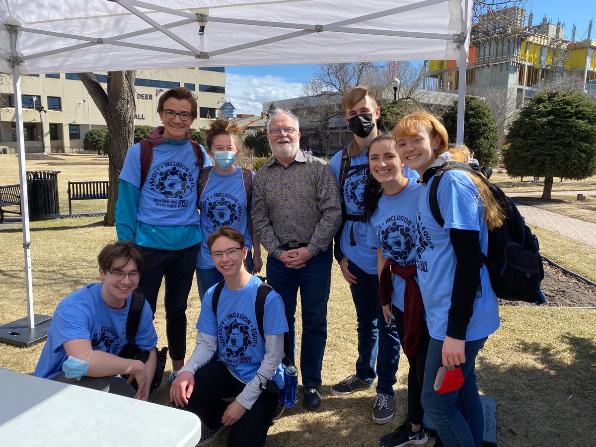 #meetthemayor <a href="/NotreDameCSS/">NotreDameHighSchool</a> <a href="/DowntownRDA/">Downtown Red Deer Adventures</a> <a href="/rdcrs/">Red Deer Catholic Regional Schools</a> Hey 2022 Grads! Come down to City Hall this morning between 10 AM and 11 AM and meet the mayor!