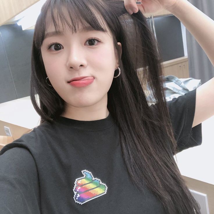 onlylittlerose's tweet photo. Jinsol my beloved https://t.co/2R94OhG3hI