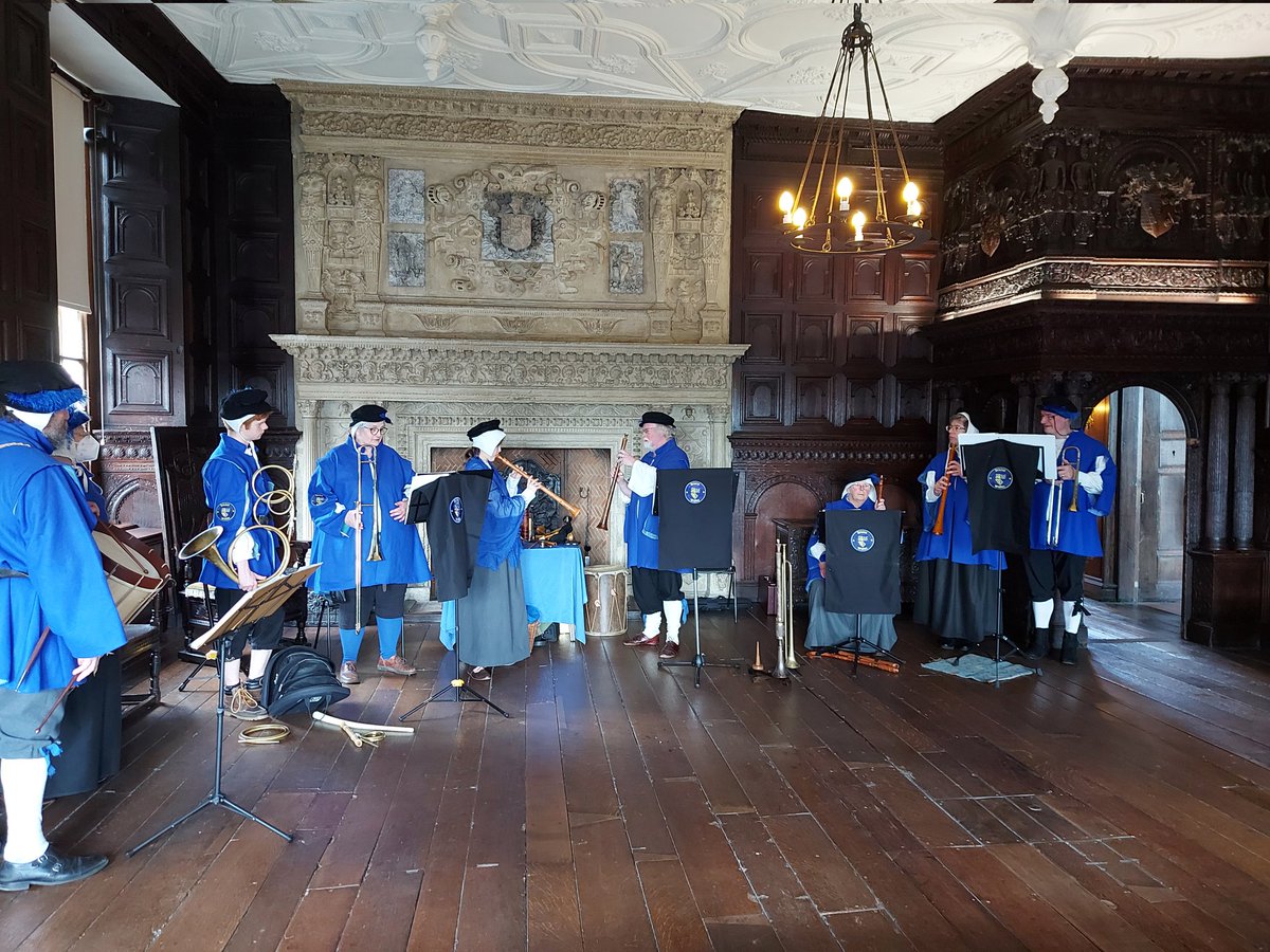 Mid20th's tweet photo. A little bit of time travel back to Tudor Bristol... #BristolWaites rehearsing for their performances in the beautiful Great Oak Room @RedLodgeMuseum today https://t.co/kDQfqxPX03