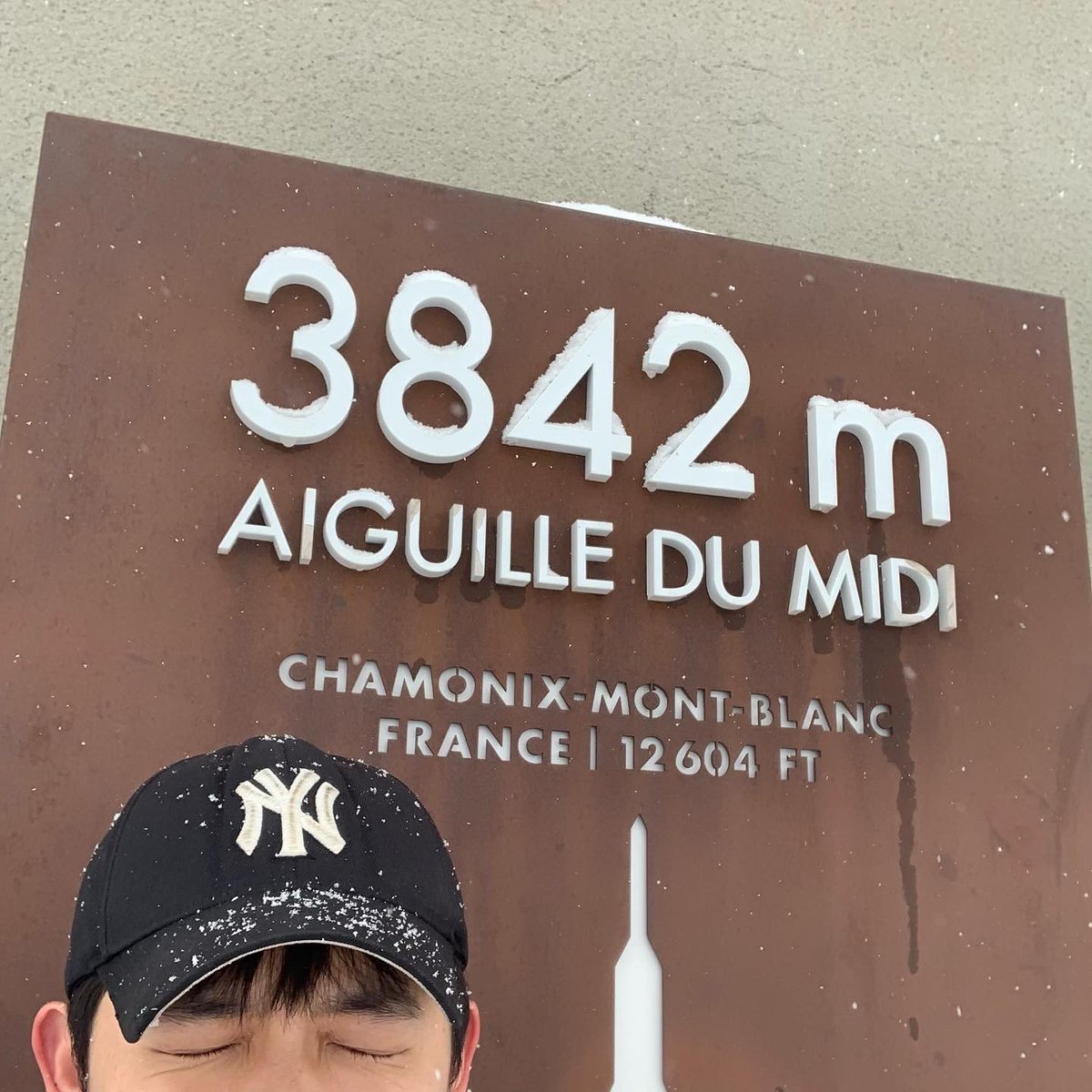 crazyboy_91's tweet photo. #프랑스 #france #8
#샤모니몽블랑 #ChamonixMontBlanc 
#스위스 #이탈리아 #프랑스 가 
국경을 같이 하고 있는 알프스 산맥 중 
해발 3842m 지점인 #에귀디미디

물론 세계에서 제일 높은 케이블카 타고 올라왔어요 ^^ ㅋ 근데 숙취 때문인지 고산병와서 어지럽고 숨막히고 다리에 힘도 풀렸음.. https://t.co/jRAmlyzZm8