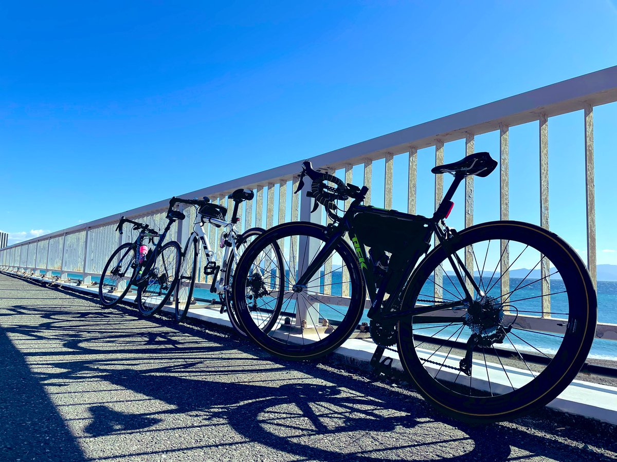 Tokoha_Cycling's tweet photo. 【サイクリング同好会紹介】

「いつまでも青春しよう」を主軸に
静岡県を走っています！

仲間と走る
一生忘れなれない思い出を
一緒に作りませんか？

4月中はスポーツ自転車に試乗できる
試乗会を開催しています！

気になった方はDMもしくは
火曜&amp;水曜の定例会へ😄

#常葉大学
#春から常葉 https://t.co/K2Ci2YdPdf