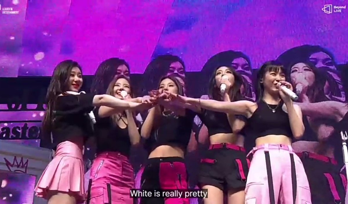 ITZYDomain's tweet photo. ITZY's first fan meeting was a success! thank you so much, girls! MIDZYS are looking forward to more memories with you. 🤍

ADVENTURE TIME WITH ITZY
#ITZY1stFanMeeting #ITZY @ITZYofficial https://t.co/tDBGLDGWaN