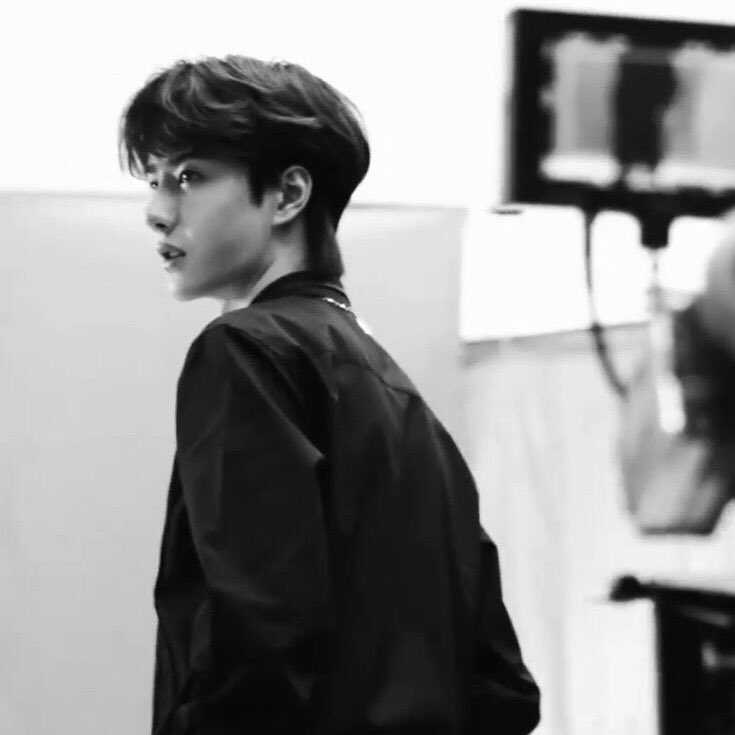 lnnwangji's tweet photo. HIS REGRETS AND PROMISES
— #bjyx filo socmed au

;; wherein Xiao Zhan who’s about to retire as a hacker was offered to destroy Wang Yibo’s career as his last mission. Knowing that he won’t meet the guy, he accepted it, but who would have thought he will regret it later on? https://t.co/RSQbfxoxNN