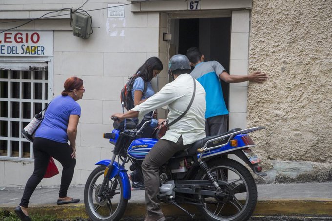 contrapuntovzla's tweet photo. Colegios privados venezolanos no tienen reportes del supuesto reto sexual “La Penitencia” https://t.co/ZsCj2EKuVT https://t.co/DZIhGAG2EN