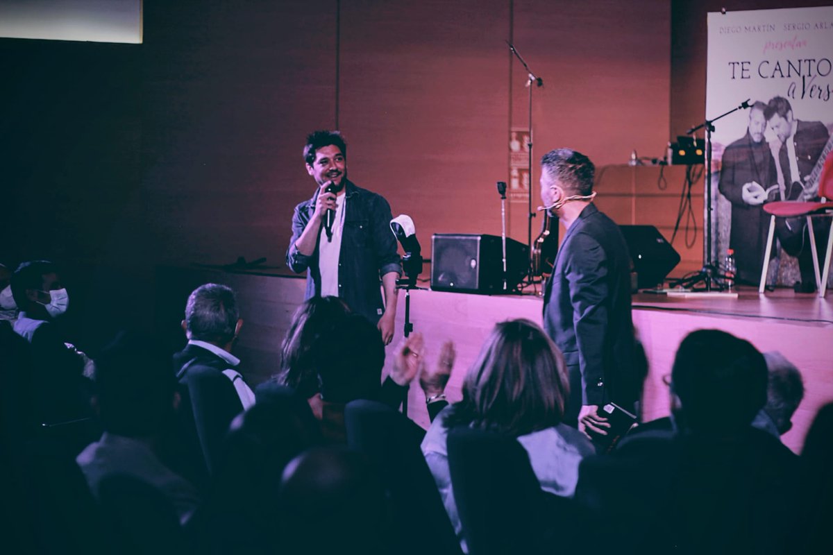CantoVersos's tweet photo. Qué deciros,una tarde maravillosa a vuestro lado. Muchas gracias por venir,tantas emociones,tanto cariño y la música y la poesía llenándonos el alma y las ganas de volvernos a ver.Ayer fue un éxito vuestro y os damos las gracias por esa luz tan maravillosa que nos habéis dejado. https://t.co/0vjOL7gMZv