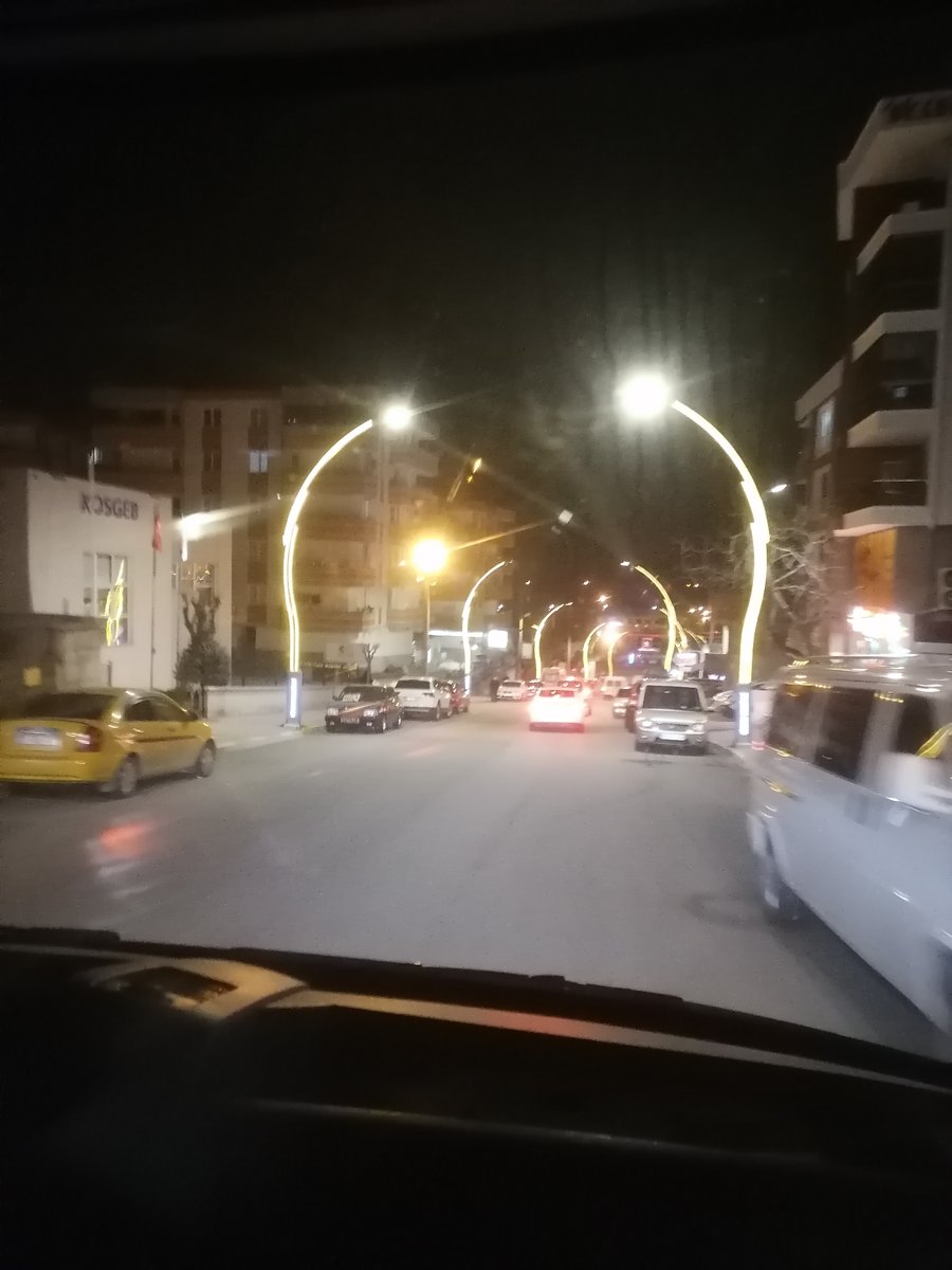 Bu hayatda seveni üzerler...... Severler doğrumu??