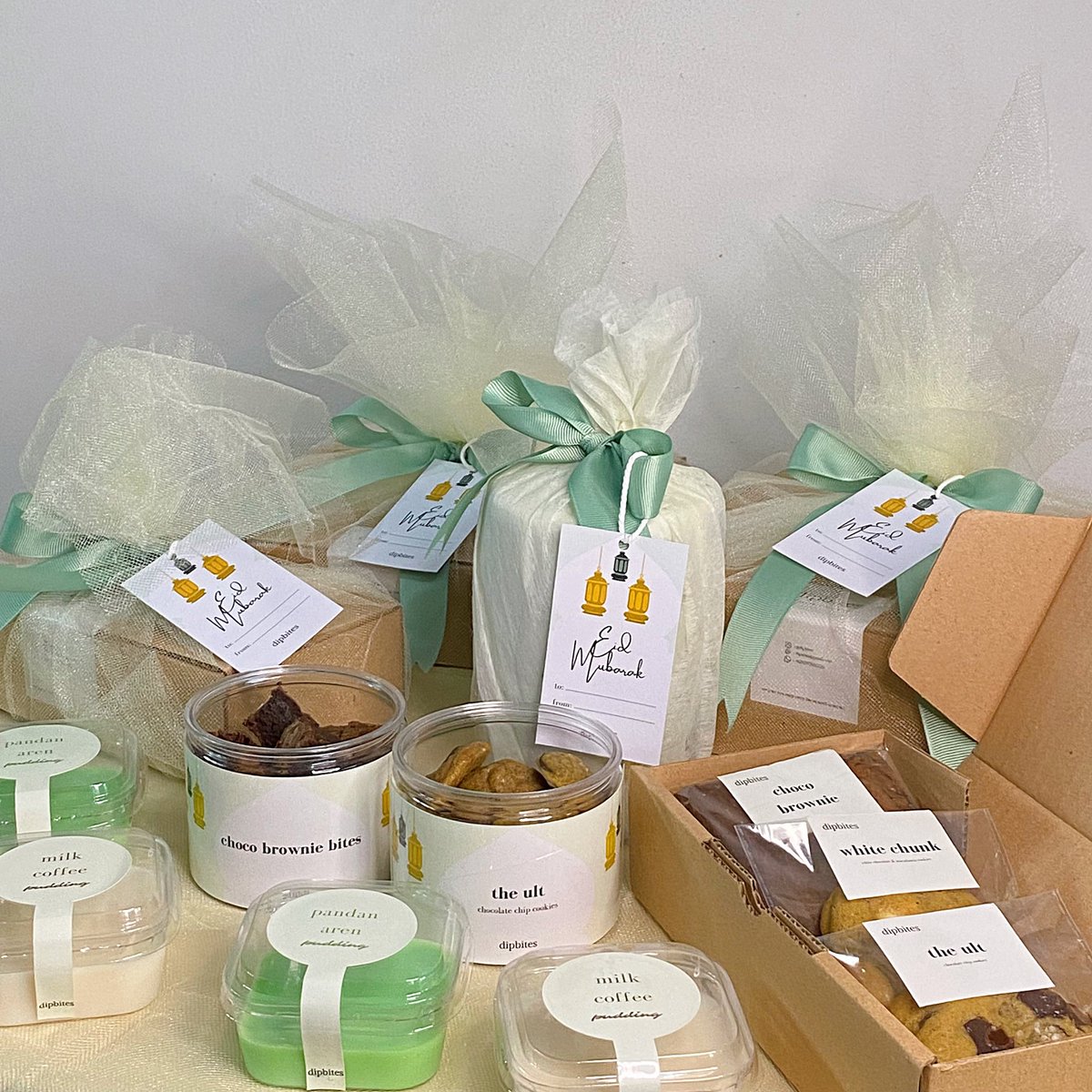 cyphret's tweet photo. Guys yang nyari hampers ayo check Dipbites hehe https://t.co/ijwAt68Gcm https://t.co/DEqWzVCQhC