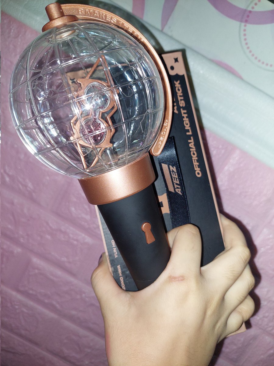 jwcl__'s tweet photo. #suni_xells
【 wts lfb ph 】
Ateez Lightstick/ lightiny - 1,500
Rfs. I bought it impulsively
↝ onhand ; mint condi
↝ mod: ggx, jnt, and flash exp
↝ mop: gcash,payo /4d res https://t.co/3udpmUgocX https://t.co/seko9KiGhg