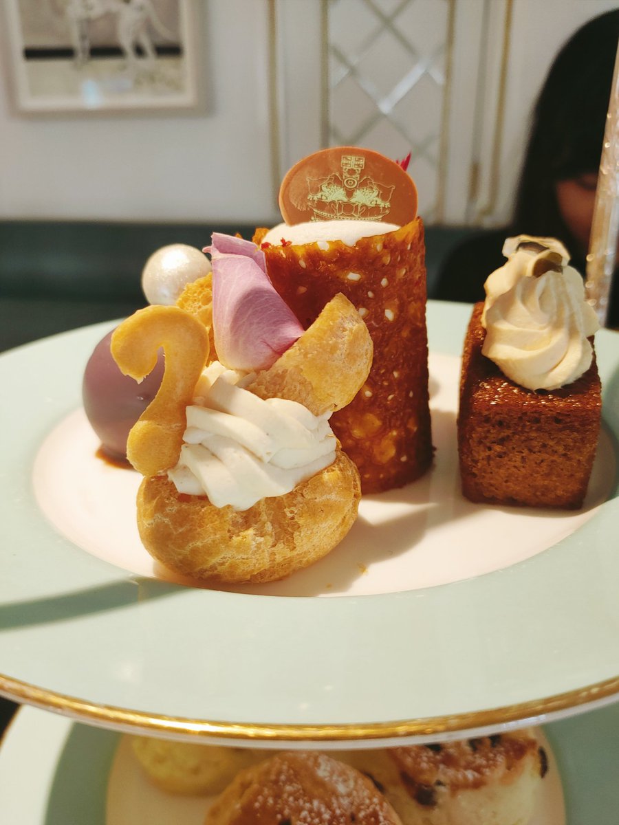 Craft_carnage's tweet photo. Lovely afternoon tea @Fortnums https://t.co/922b9hIrri