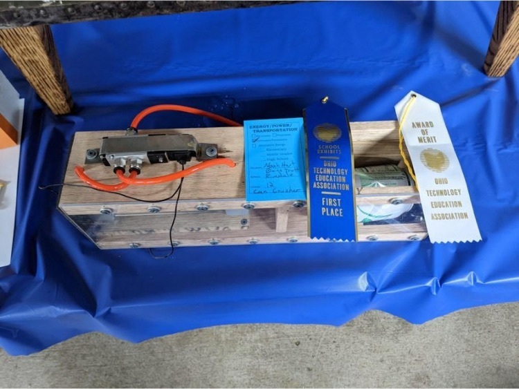 riverdale_local's tweet photo. David Borkosky and Mason Beagle STEM (squirt gun trunk), Olivia Hartman -1st place welding (night stand), Steve Carey - 2nd place welding (metal coffee table). Congratulations to Riverdale shop for winning 2nd in the state for their display at the project show! https://t.co/QH3Ntkq3iN