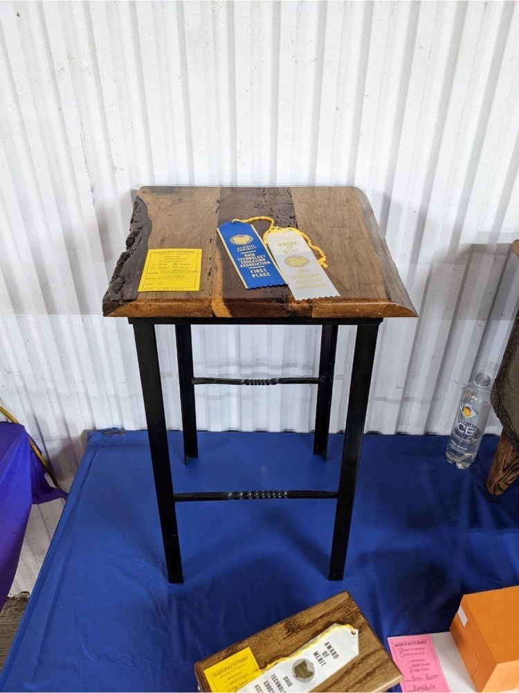 riverdale_local's tweet photo. David Borkosky and Mason Beagle STEM (squirt gun trunk), Olivia Hartman -1st place welding (night stand), Steve Carey - 2nd place welding (metal coffee table). Congratulations to Riverdale shop for winning 2nd in the state for their display at the project show! https://t.co/QH3Ntkq3iN