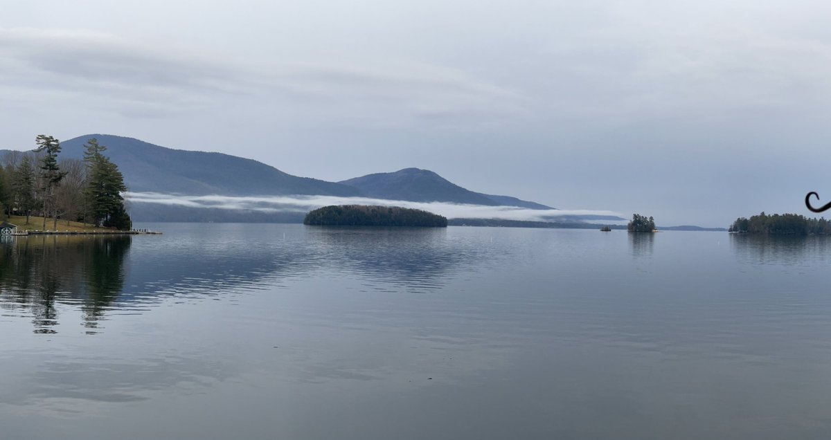 BoathouseBB's tweet photo. Happy Saturday Morning. This morningโs front porch view and an interesting cloud formation to add to the beauty. Have a great weekend. #boathousewaterfrontlodging #lakegeorgeviews #waterviews #relaxrefreshrecharge #relaxrefreshrenew https://t.co/bTAqF82hOL