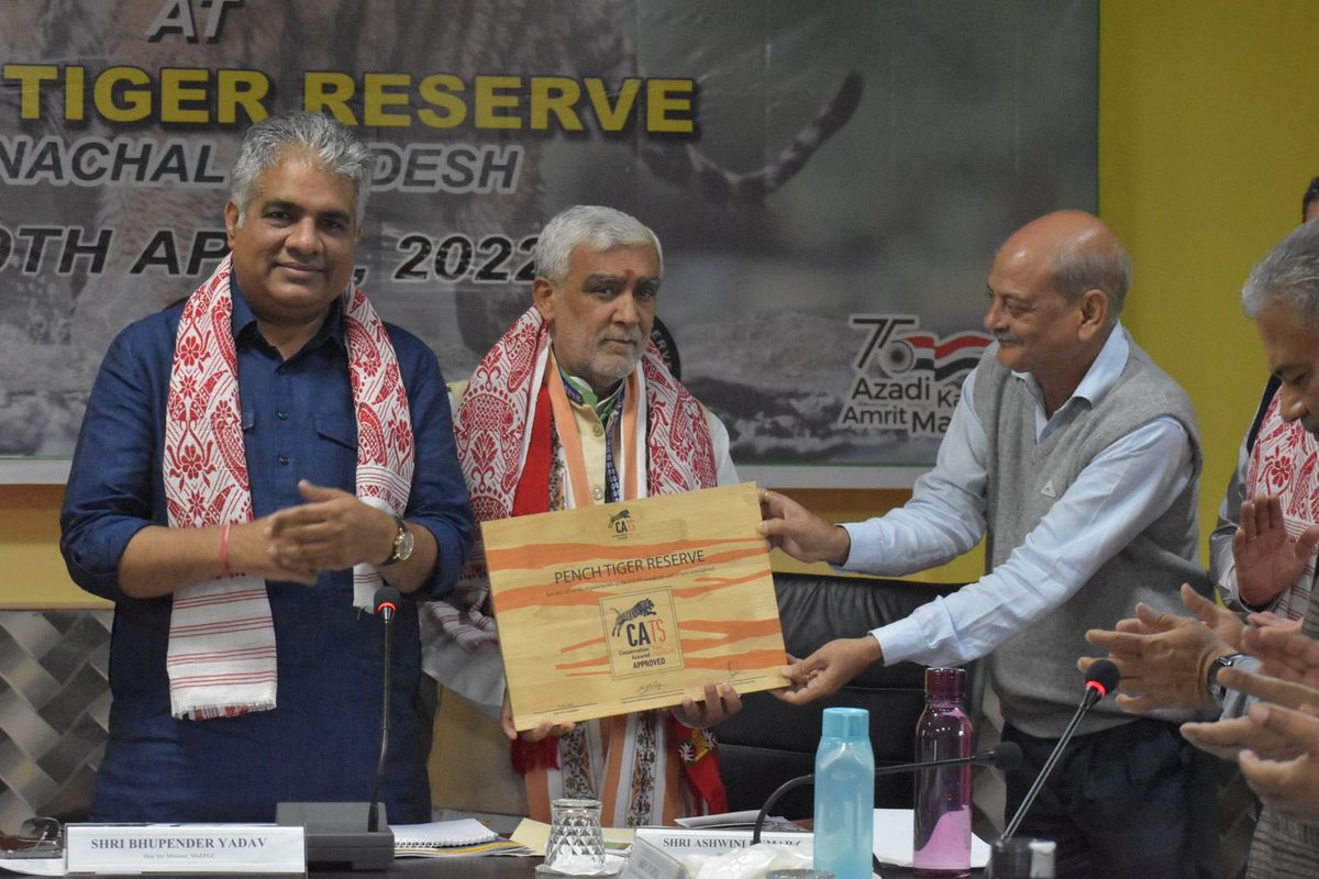 moefcc's tweet photo. Hon’ble Union Minister for MoEF&amp;CC, Shri @byadavbjp along with Hon’ble MoS, Shri @AshwiniKChoubey awarded the Conservation Assured Tiger Standard (CA/TS) International accreditation certificates to Bandhawagarh, Pench (MP) and Sathyamangalam Tiger Reserve today. https://t.co/BTAkKCZg76