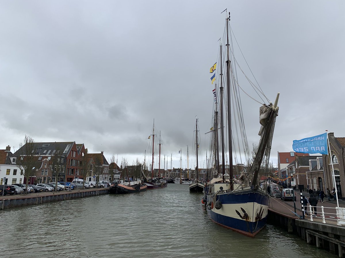 vanHijum's tweet photo. Gastvrij ontvangen bij Vlootdag Harlingen door burgemeester Ina Sjerps van @Gem_Harlingen en Paul Scheffer van Ver. Bruine Zeilvaart.

Overijsselse Hanzesteden en Harlingen maken zich sterk voor historische zeilvaart, en deze verbondenheid kun je zelfs van de gebouwen aflezen… https://t.co/lmddkkCwLu