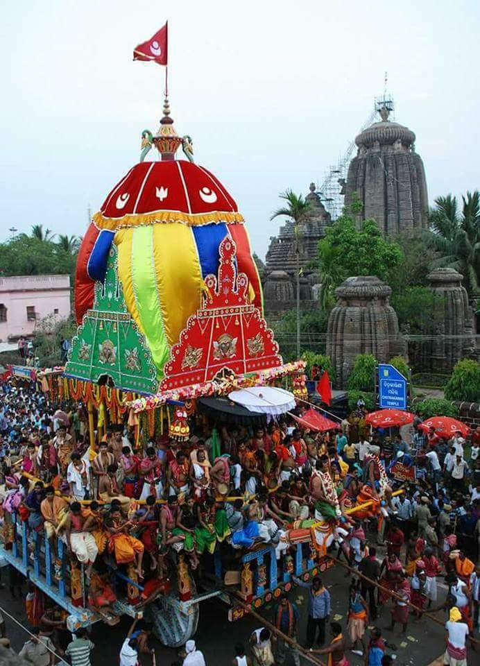 We celebrate #Ashokastami today at Bhubaneswar as #RukunaRath, chariot of Mahaprabhu Lingraj  rolls on Mausima Mandir road .
May Mahaprabhu shower his blessings on all of us .