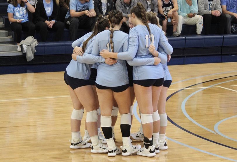 We’re back! 

Spring Volleyball! 

🏐 » Peacock Spring Playdate 
⏰ » 9:00am, 10:15am, 12:45pm, 2:00pm
🆚 » Dubuque, Coe, Viterbo, Cornell
📍 » Fayette, Iowa
🏢 » Dorman Gym - **Spectators MUST enter through SOUTH doors
📹 » Facebook.com/UIUvolleyball

#FeathersUp