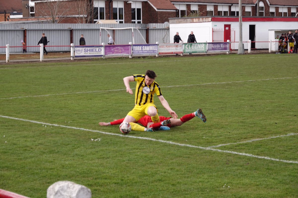NigeldotD's tweet photo. And the last of the better ones of @NostellMWFC v @SelbyTown_FC https://t.co/1REdDAdmzC