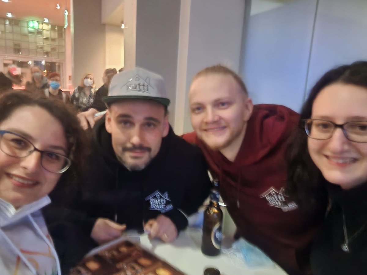 Timareads's tweet photo. @MichelundManu Danke für den tollen Abend gestern! ❤️ Es war so schön euch mal nicht nur zu hören! #RomanisierendCoolAngenehm #Hütti #trufriendship https://t.co/GfS5uh2KxH